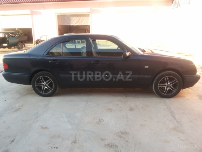 Mercedes E 240 1998, 326 km - 2.4 л - Şirvan