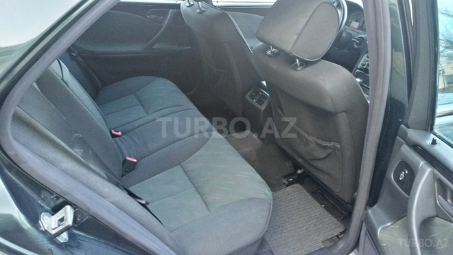 Mercedes E 220 2000, 280,000 km - 2.2 л - Bakı