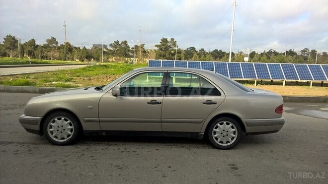 Mercedes E 230 1997, 267,000 km - 2.3 l - Bakı