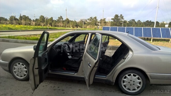 Mercedes E 230 1997, 267,000 km - 2.3 l - Bakı