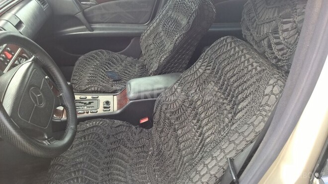 Mercedes E 230 1997, 267,000 km - 2.3 l - Bakı