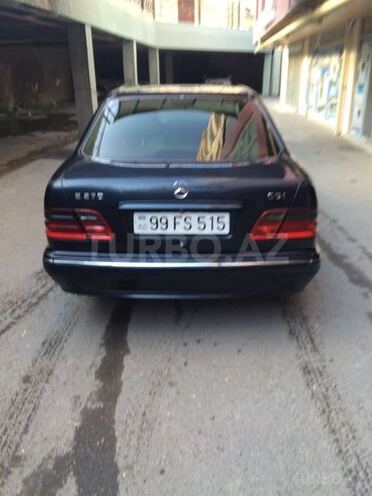 Mercedes E 270 2001, 252,000 km - 2.7 l - Bakı