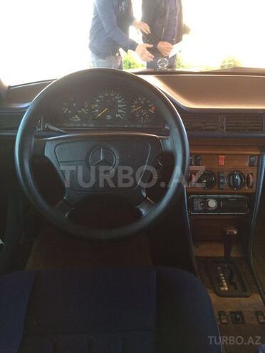 Mercedes E 300 1991, 256,500 km - 3.0 l - Bakı