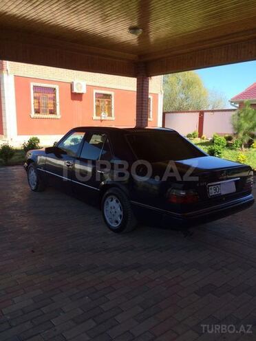 Mercedes E 300 1991, 256,500 km - 3.0 l - Bakı