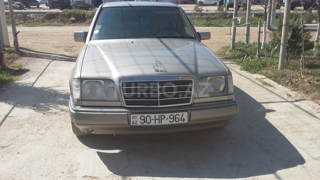 Mercedes E 200 1995, 300,000 km - 2.0 l - Bakı