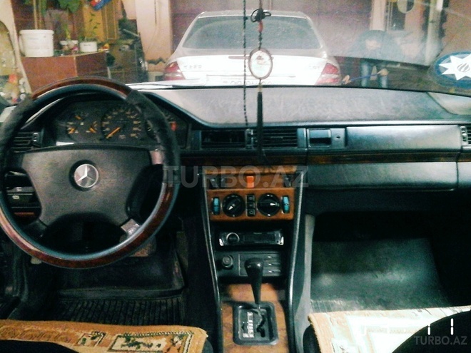 Mercedes E 230 1992, 220,235 km - 2.3 l - Bakı