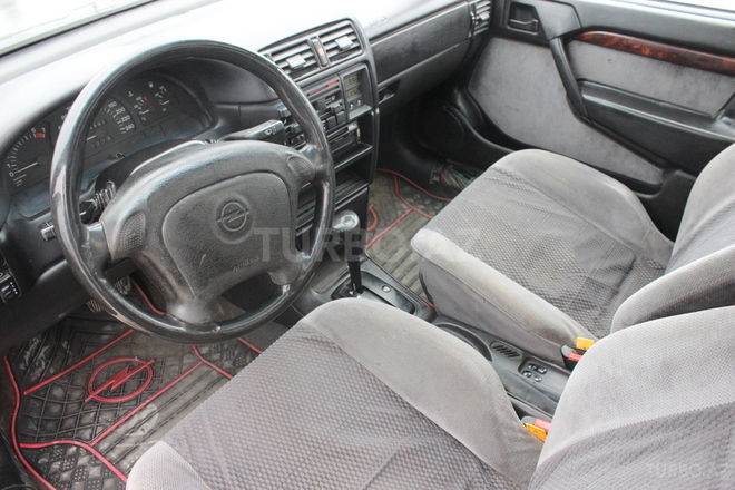 Opel Vectra 1995, 200,000 km - 2.0 l - Bakı