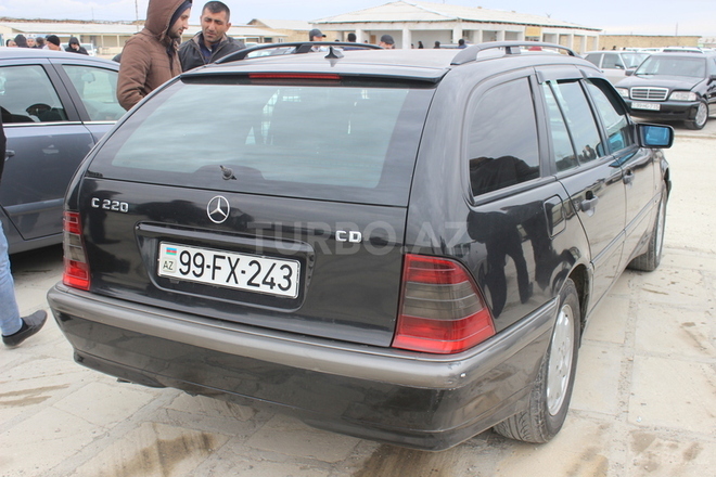 Mercedes C 220 1999, 200,000 km - 2.2 l - Bakı