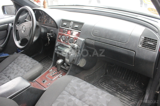 Mercedes C 220 1999, 200,000 km - 2.2 l - Bakı
