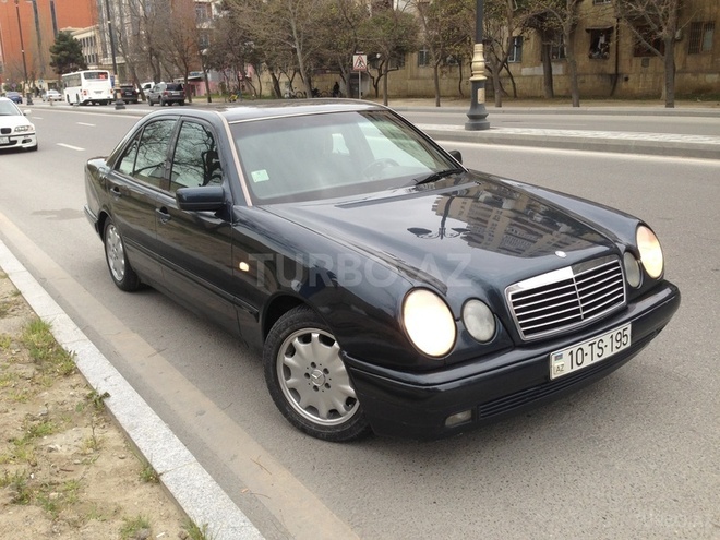 Mercedes E 230 1997, 294,000 km - 2.3 л - Bakı