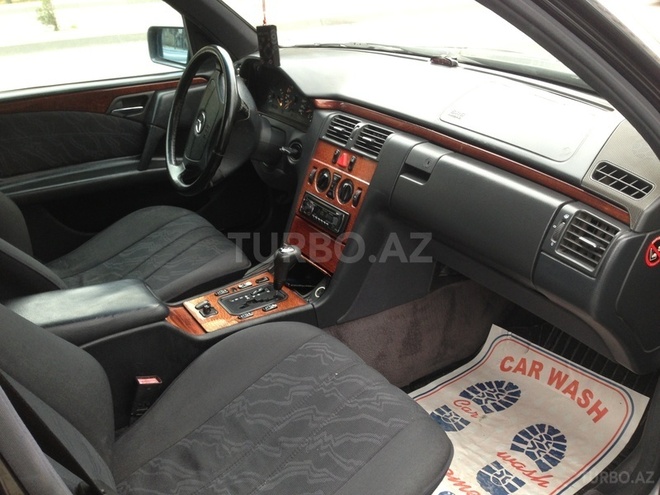 Mercedes E 230 1997, 294,000 km - 2.3 л - Bakı