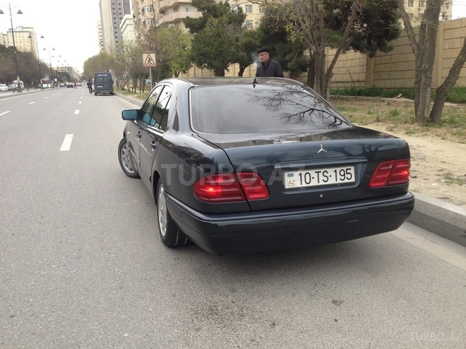 Mercedes E 230 1997, 294,000 km - 2.3 л - Bakı