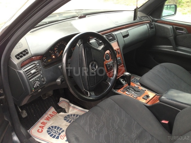 Mercedes E 230 1997, 294,000 km - 2.3 л - Bakı