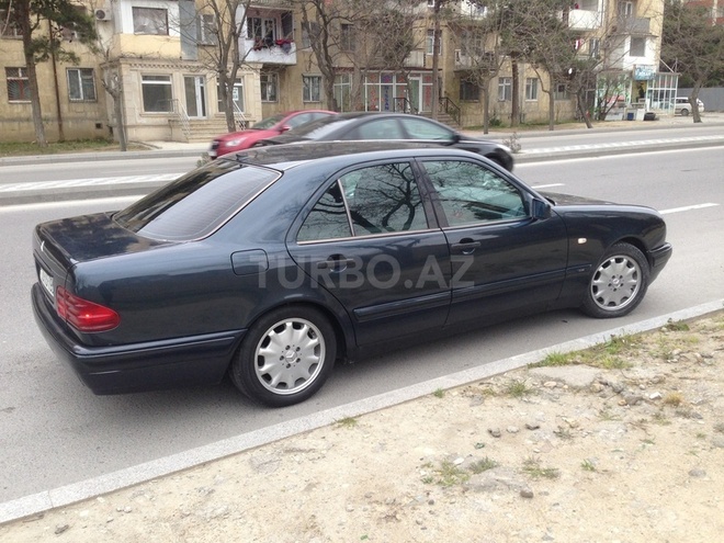 Mercedes E 230 1997, 294,000 km - 2.3 л - Bakı