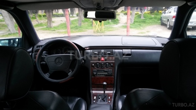 Mercedes E 230 1996, 210,000 km - 2.3 l - Bakı