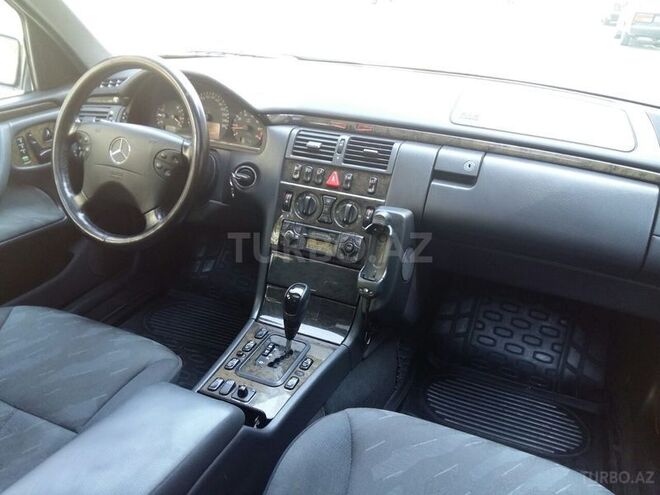 Mercedes E 280 2000, 195,000 km - 2.8 l - Bakı