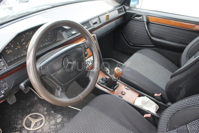 Mercedes E 200 1993, 200,000 km - 2.0 л - Bakı