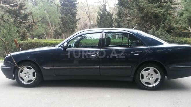 Mercedes E 220 2000, 256,000 km - 2.2 l - Bakı
