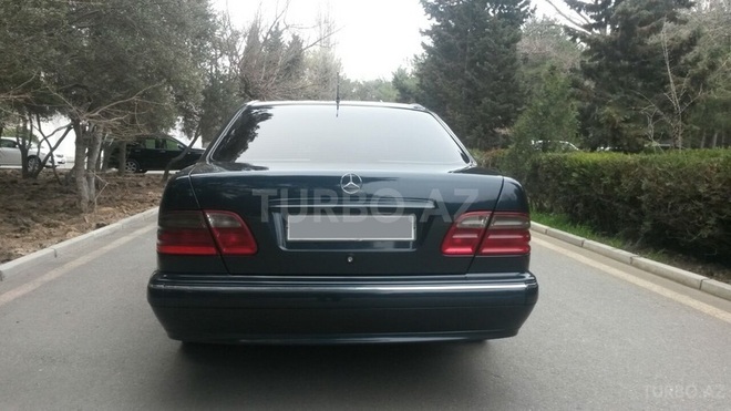 Mercedes E 220 2000, 256,000 km - 2.2 l - Bakı