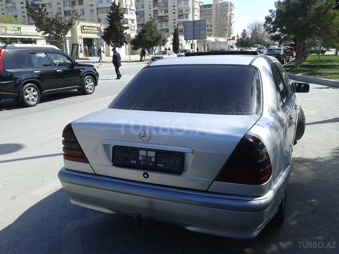 Mercedes E 200 1998, 243,000 km - 2.0 l - Bakı