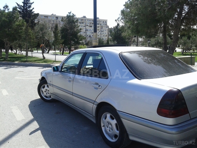 Mercedes E 200 1998, 243,000 km - 2.0 l - Bakı