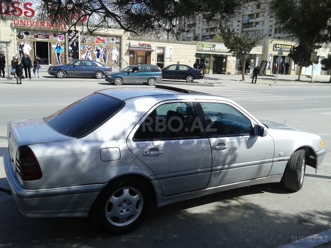Mercedes E 200 1998, 243,000 km - 2.0 l - Bakı