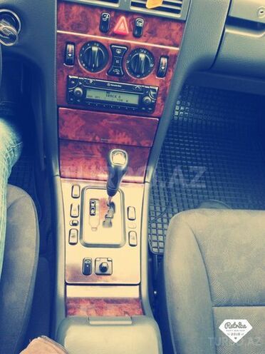 Mercedes E 220 1998, 260,000 km - 2.2 l - Bakı
