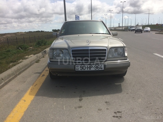 Mercedes E 200 1995, 300,000 km - 2.0 l - Bakı