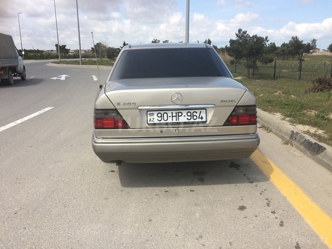 Mercedes E 200 1995, 300,000 km - 2.0 l - Bakı