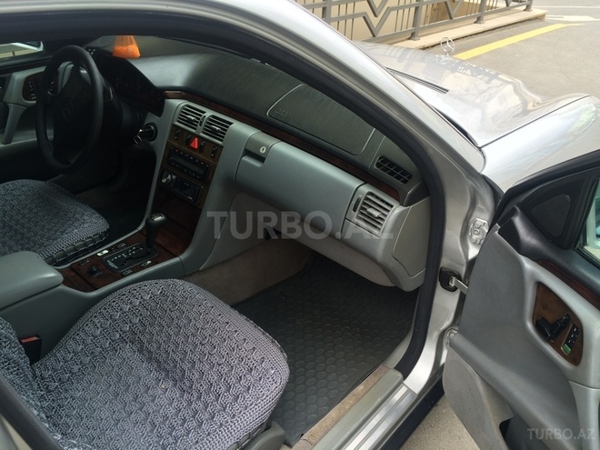 Mercedes E 320 1997, 250,000 km - 3.2 l - Bakı