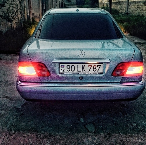 Mercedes E 240 1999, 305,000 km - 2.4 l - Bakı