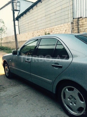 Mercedes E 240 1999, 305,000 km - 2.4 l - Bakı