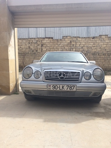 Mercedes E 240 1999, 305,000 km - 2.4 l - Bakı