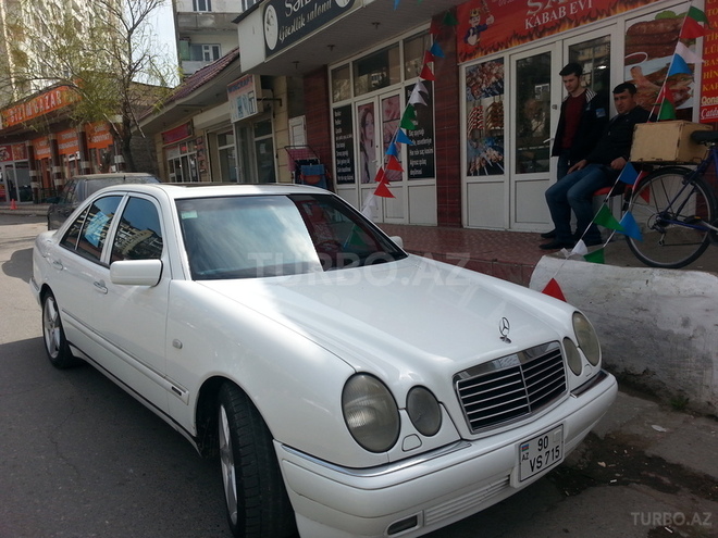 Mercedes E 240 1999, 200,000 km - 2.4 l - Bakı