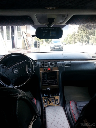 Mercedes E 240 1999, 200,000 km - 2.4 l - Bakı