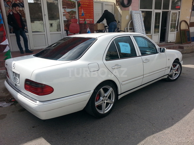 Mercedes E 240 1999, 200,000 km - 2.4 l - Bakı