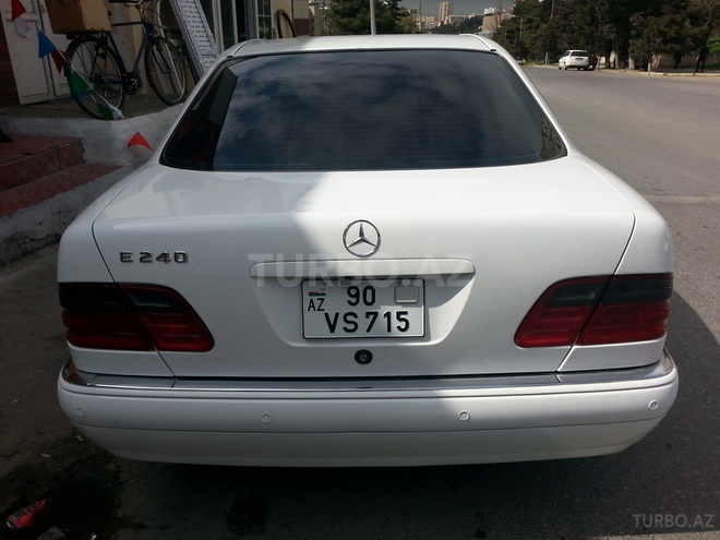 Mercedes E 240 1999, 200,000 km - 2.4 l - Bakı