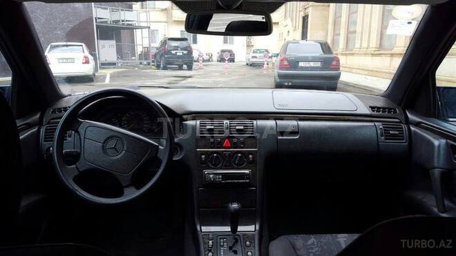 Mercedes E 200 1998, 318,000 km - 2.0 l - Bakı