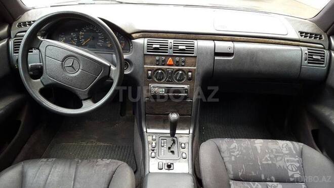 Mercedes E 200 1998, 318,000 km - 2.0 l - Bakı