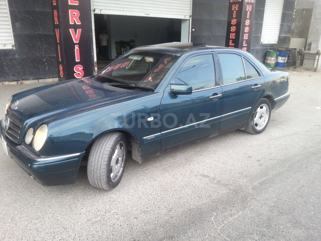 Mercedes E 230 1995, 200,000 km - 2.3 l - Bakı