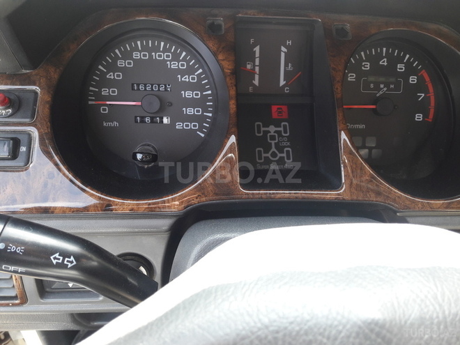 Mitsubishi Pajero 1997, 162,000 km - 3.0 l - Naftalan