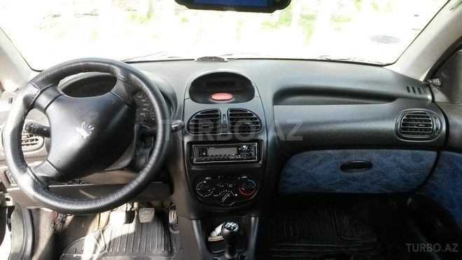 Peugeot 206 2002, 261,000 km - 1.4 l - Bakı