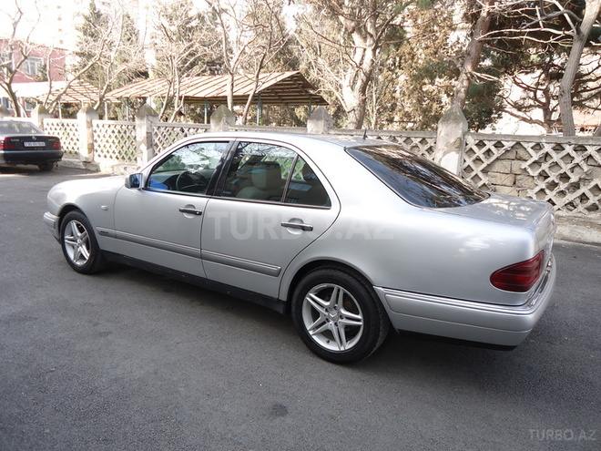 Mercedes E 220 1996, 187,647 km - 2.2 l - Bakı