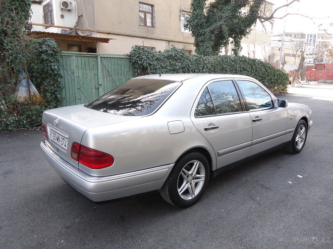 Mercedes E 220 1996, 187,647 km - 2.2 l - Bakı