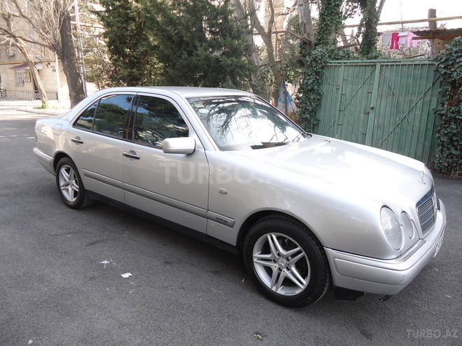Mercedes E 220 1996, 187,647 km - 2.2 l - Bakı
