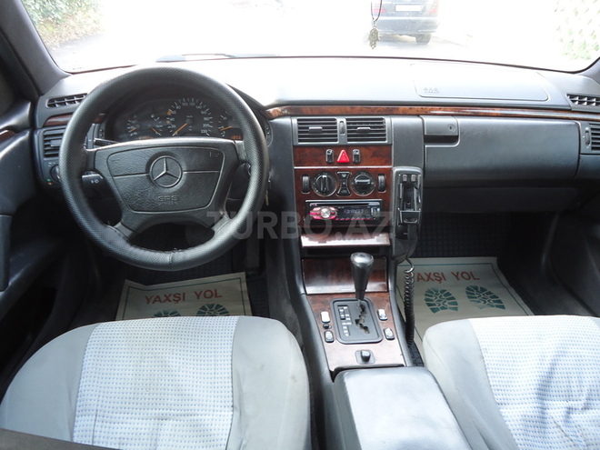 Mercedes E 220 1996, 187,647 km - 2.2 l - Bakı