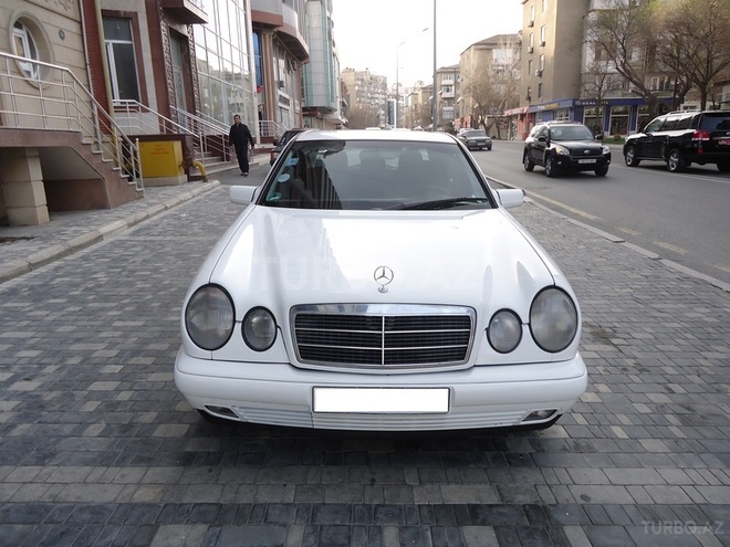 Mercedes E 200 1998, 165,746 km - 2.0 l - Bakı