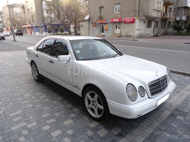 Mercedes E 200 1998, 165,746 km - 2.0 l - Bakı