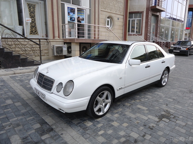 Mercedes E 200 1998, 165,746 km - 2.0 l - Bakı