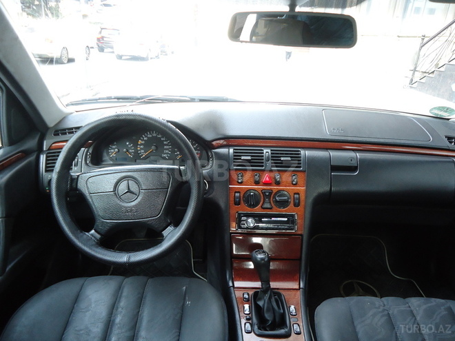 Mercedes E 200 1998, 165,746 km - 2.0 l - Bakı